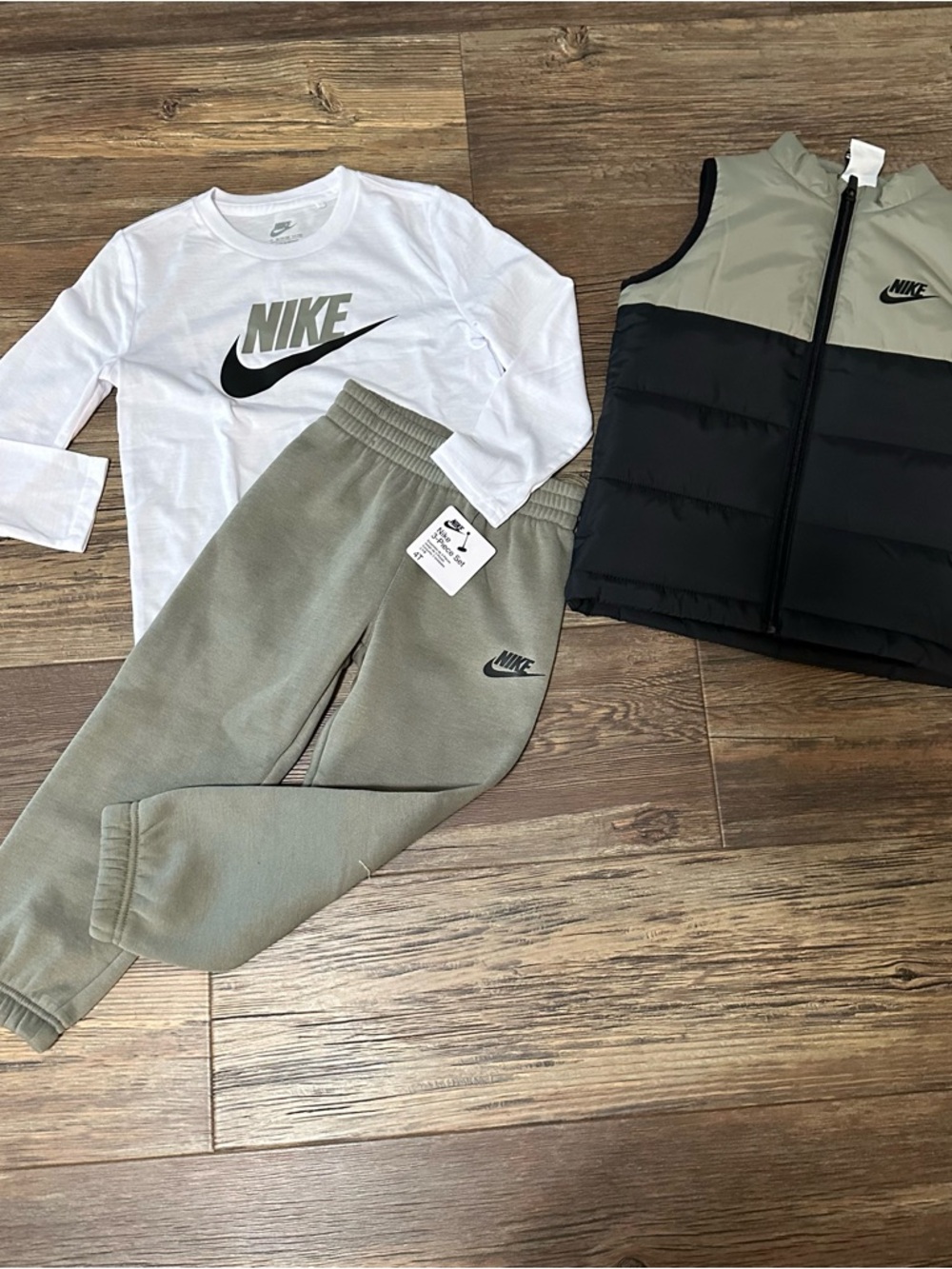 Nike 3-piece outfit sweat pants, long sleeve shirt & vest toddler boys 4T NEW